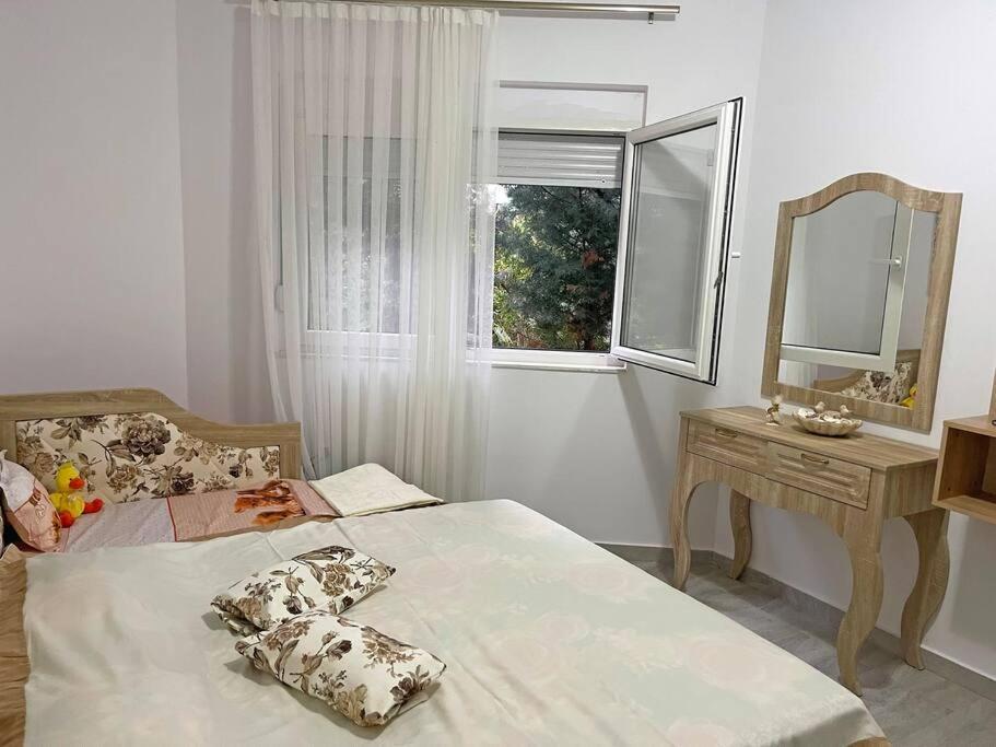 Blue Garden Villa, Gjiri I Lalezit *